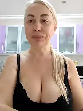 Snapshot of HotJanet chatting on 02-02-25, 12:13 HotJanet online show from 02-02-25, 12:13