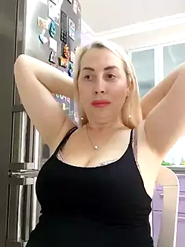 Snapshot of HotJanet chatting on 03-16-25, 01:06 HotJanet online show from 03-16-25, 01:06