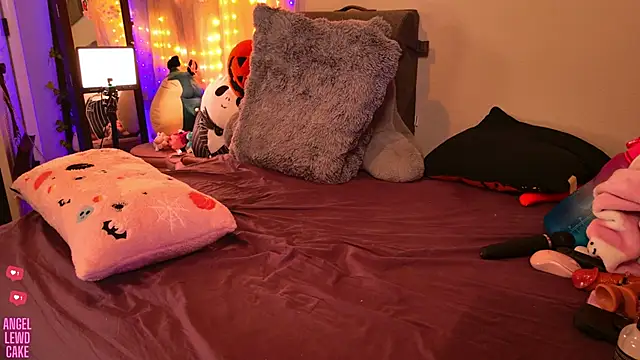 Angel-Lewd-Cake online show from 12-01-25, 09:20