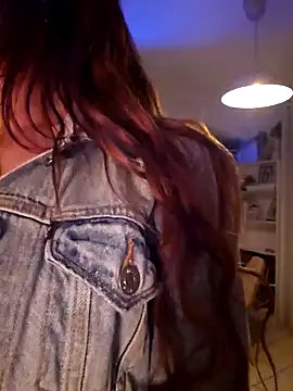 Luna Kitanna online show from 12-15-24, 11:20