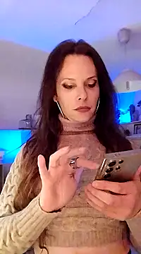 Luna Kitanna online show from 01-19-25, 12:06