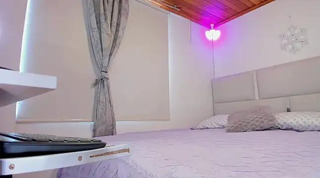 Snapshot of tierra_n chatting on 12-24-24, 06:28 tierra n online show from 12-24-24, 06:28