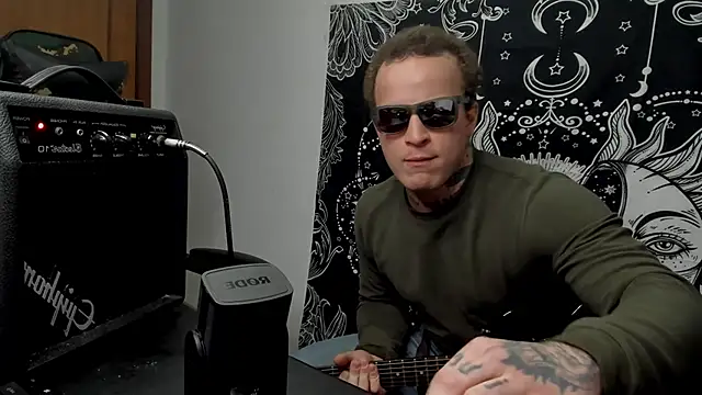 Snapshot of layneinchains chatting on 12-21-24, 09:25 layneinchains online show from 12-21-24, 09:25