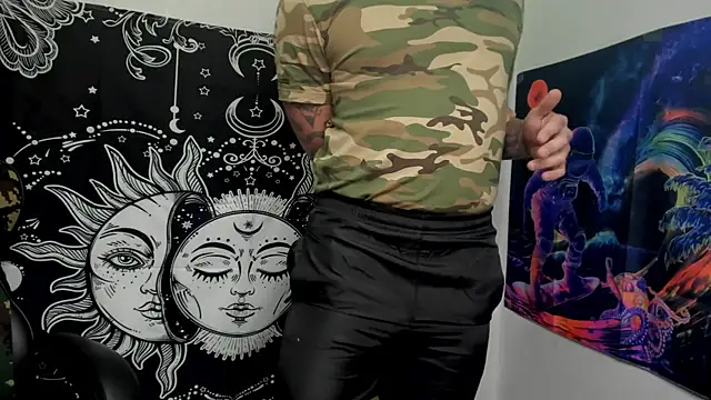 Snapshot of layneinchains chatting on 12-22-24, 10:47 layneinchains online show from 12-22-24, 10:47