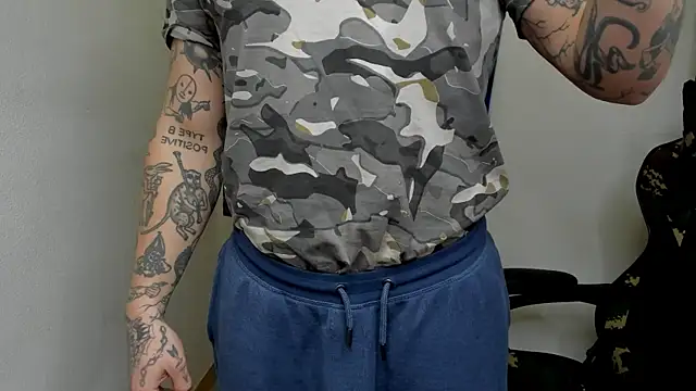 Snapshot of layneinchains chatting on 01-16-25, 09:08 layneinchains online show from 01-16-25, 09:08