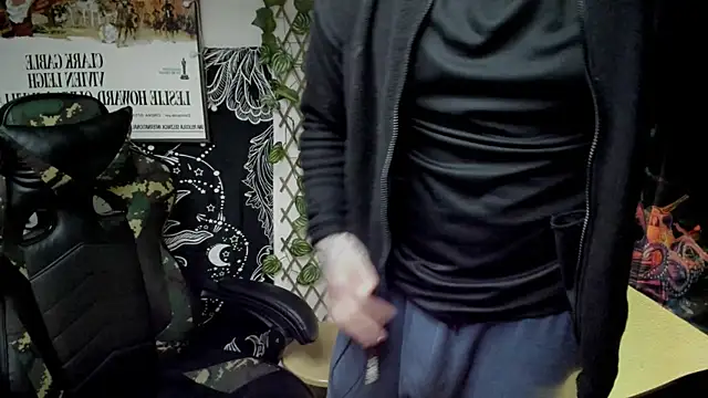 Snapshot of layneinchains chatting on 01-27-25, 12:01 layneinchains online show from 01-27-25, 12:01