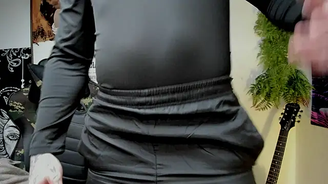 Snapshot of layneinchains chatting on 01-27-25, 10:38 layneinchains online show from 01-27-25, 10:38