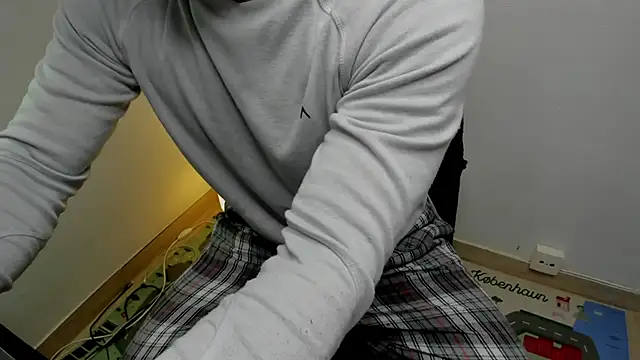 Snapshot of layneinchains chatting on 11-09-25, 10:13 layneinchains online show from 11-09-25, 10:13