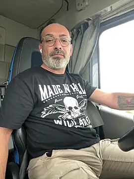 Snapshot of dzhakar chatting on 10-17-25, 10:07 dzhakar online show from 10-17-25, 10:07