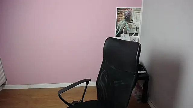 Snapshot of viktoria_lovely chatting on 09-10-25, 06:46 viktoria lovely online show from 09-10-25, 06:46