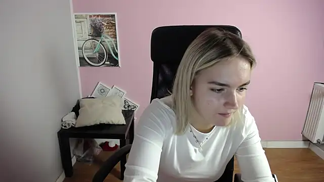 Snapshot of viktoria_lovely chatting on 07-06-26, 06:32 viktoria lovely online show from 07-06-26, 06:32