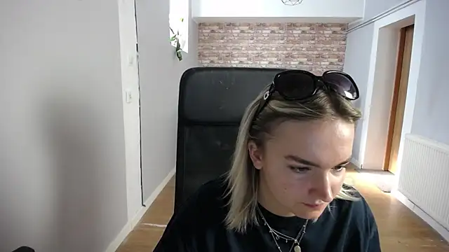 Snapshot of viktoria_lovely chatting on 07-29-26, 07:17 viktoria lovely online show from 07-29-26, 07:17