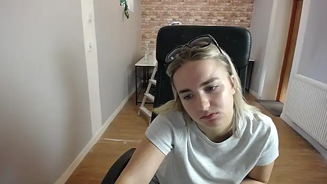 Snapshot of viktoria_lovely chatting on 07-30-26, 07:07 viktoria lovely online show from 07-30-26, 07:07