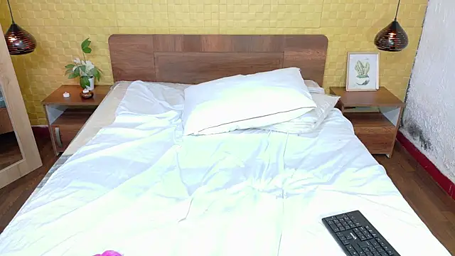 Snapshot of Mrs_booty chatting on 01-06-25, 06:10 Mrs booty online show from 01-06-25, 06:10