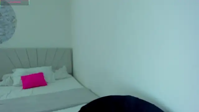 IsabelaVanegas  online show from 10-27-25, 05:17