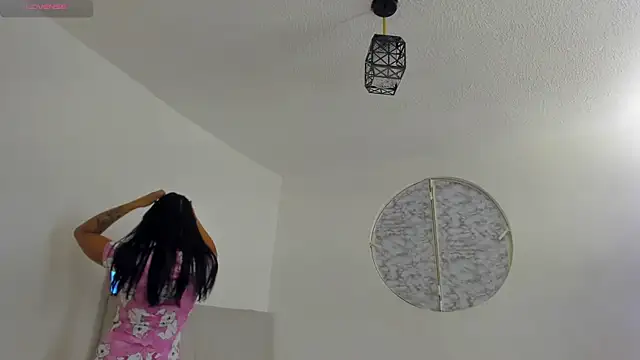 IsabelaVanegas  online show from 12-02-25, 05:24