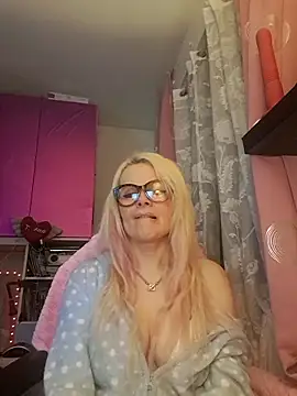 Snapshot of Angeldevilus chatting on 02-02-25, 12:19 Angeldevilus online show from 02-02-25, 12:19