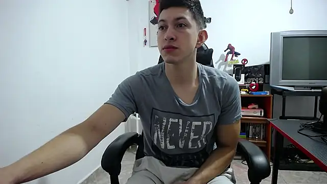 Snapshot of Iam_yourbabyprincess_XD chatting on 12-15-25, 08:35 Iam yourbabyprincess XD online show from 12-15-25, 08:35