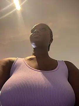 Snapshot of t-Booty_risky_ chatting on 01-20-25, 11:45 t-Booty risky online show from 01-20-25, 11:45