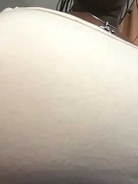 Snapshot of t-Booty_risky_ chatting on 10-23-25, 01:54 t-Booty risky online show from 10-23-25, 01:54