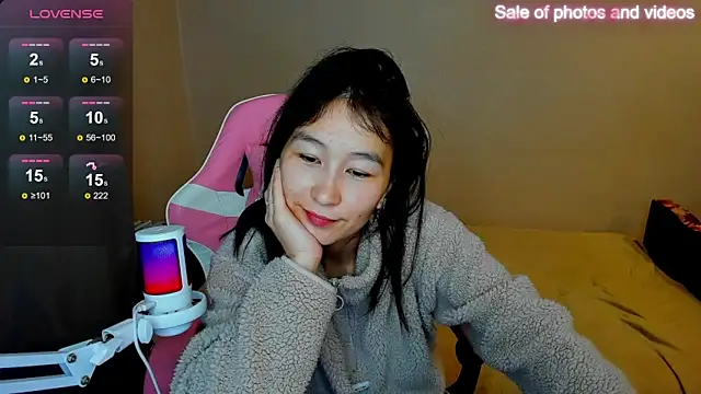 Snapshot of SaraXray chatting on 09-08-25, 03:44 SaraXray online show from 09-08-25, 03:44