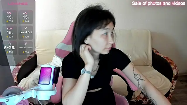 Snapshot of SaraXray chatting on 09-21-25, 03:30 SaraXray online show from 09-21-25, 03:30