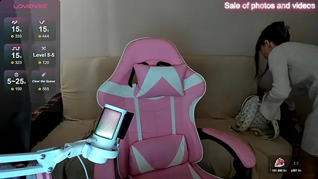 Snapshot of SaraXray chatting on 09-22-25, 03:19 SaraXray online show from 09-22-25, 03:19