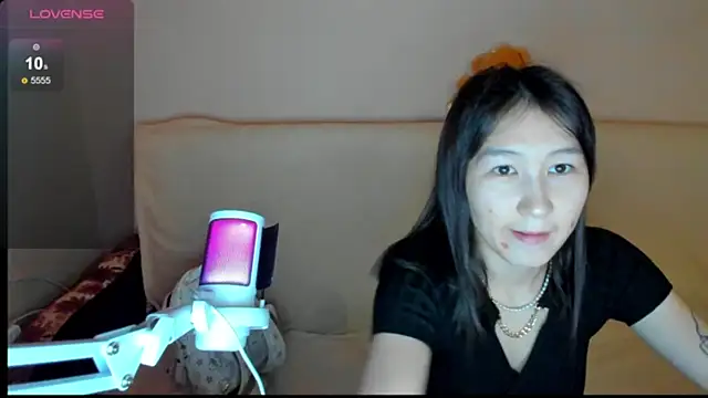 Snapshot of SaraXray chatting on 10-30-25, 01:29 SaraXray online show from 10-30-25, 01:29