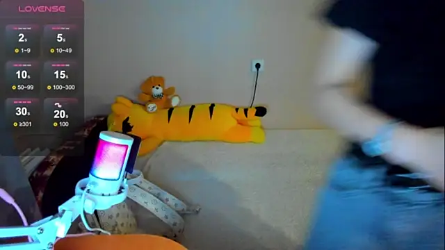 Snapshot of SaraXray chatting on 11-06-25, 01:06 SaraXray online show from 11-06-25, 01:06