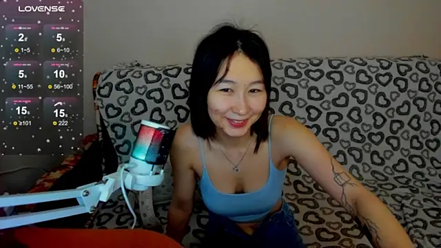 Snapshot of SaraXray chatting on 12-14-25, 02:28 SaraXray online show from 12-14-25, 02:28