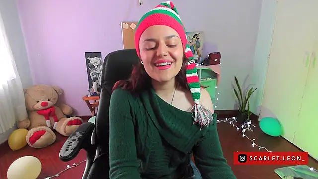 Snapshot of Scarletleon77 chatting on 12-24-24, 05:55 Scarletleon77 online show from 12-24-24, 05:55