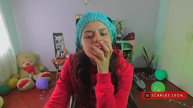 Snapshot of Scarletleon77 chatting on 12-27-24, 03:48 Scarletleon77 online show from 12-27-24, 03:48