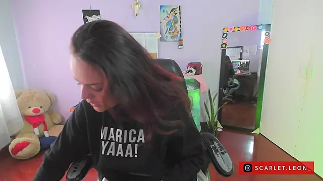 Snapshot of Scarletleon77 chatting on 03-19-25, 03:08 Scarletleon77 online show from 03-19-25, 03:08