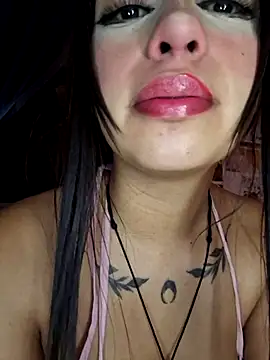 Snapshot of Hot_sophie_ chatting on 03-08-25, 02:45 Hot sophie online show from 03-08-25, 02:45