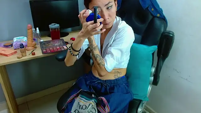 Snapshot of Erika_Stevens chatting on 01-03-25, 07:39 Erika Stevens online show from 01-03-25, 07:39