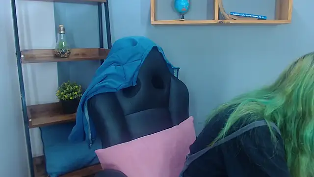 Snapshot of Erika_Stevens chatting on 11-15-25, 01:25 Erika Stevens online show from 11-15-25, 01:25