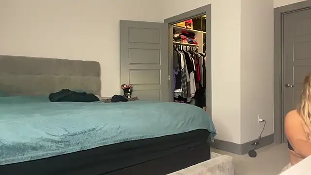 ElenaErickson online show from 12-19-24, 12:02