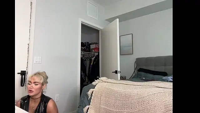 ElenaErickson online show from 12-22-25, 07:44