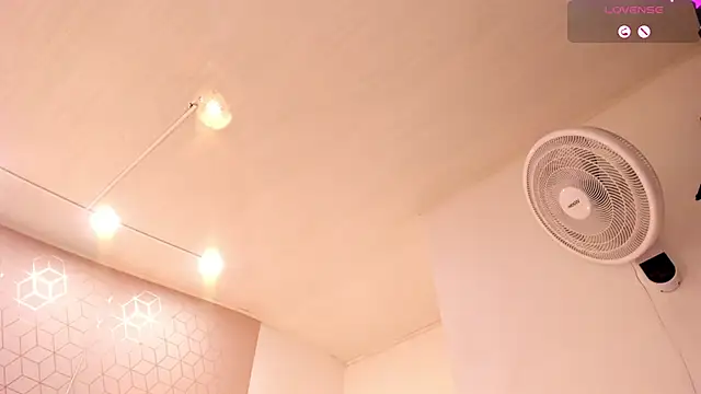 Snapshot of Emilyboobss chatting on 01-04-25, 03:40 Emilyboobss online show from 01-04-25, 03:40