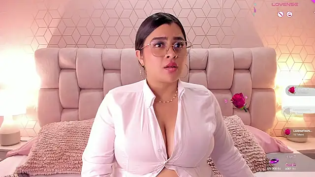 Snapshot of Emilyboobss chatting on 01-27-25, 09:55 Emilyboobss online show from 01-27-25, 09:55