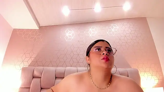 Snapshot of Emilyboobss chatting on 01-27-25, 12:58 Emilyboobss online show from 01-27-25, 12:58