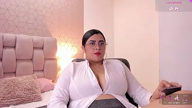 Snapshot of Emilyboobss chatting on 02-10-25, 09:47 Emilyboobss online show from 02-10-25, 09:47