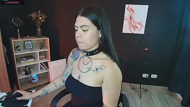 Snapshot of _WednesdayFriday_ chatting on 12-12-24, 10:20 WednesdayFriday online show from 12-12-24, 10:20