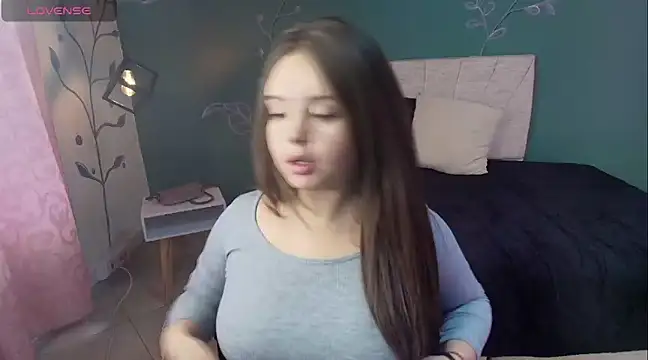 Snapshot of MariamCute_ chatting on 03-19-25, 08:32 MariamCute online show from 03-19-25, 08:32