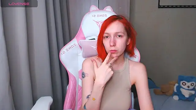 Snapshot of LeahGottty chatting on 11-14-25, 03:05 LeahGottty online show from 11-14-25, 03:05