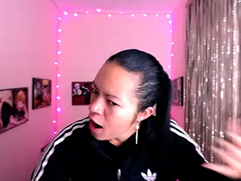 Snapshot of Cristal_w chatting on 01-21-25, 12:18 Cristal w online show from 01-21-25, 12:18