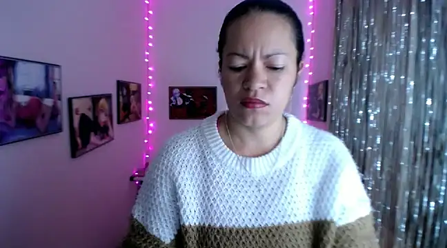 Snapshot of Cristal_w chatting on 02-18-25, 03:10 Cristal w online show from 02-18-25, 03:10