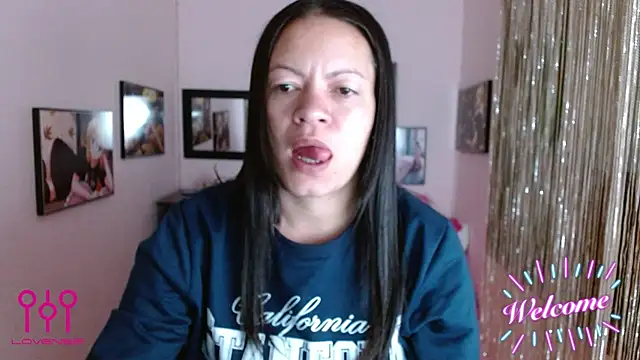 Snapshot of Cristal_w chatting on 09-15-25, 01:00 Cristal w online show from 09-15-25, 01:00