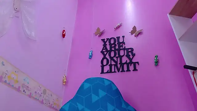 Snapshot of Lila_Pinky chatting on 03-19-25, 05:28 Lila Pinky online show from 03-19-25, 05:28