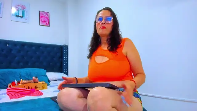 Snapshot of ClayrRosse chatting on 10-20-25, 11:27 ClayrRosse online show from 10-20-25, 11:27